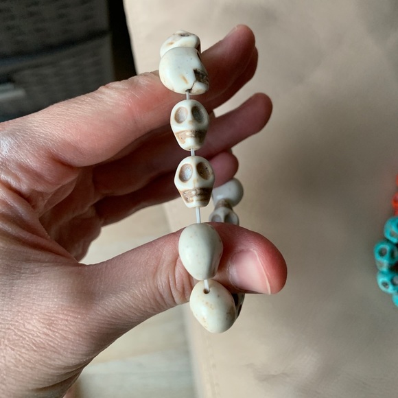 Set of 3 real stone skull 💀 bracelets stretchy - Picture 4 of 6